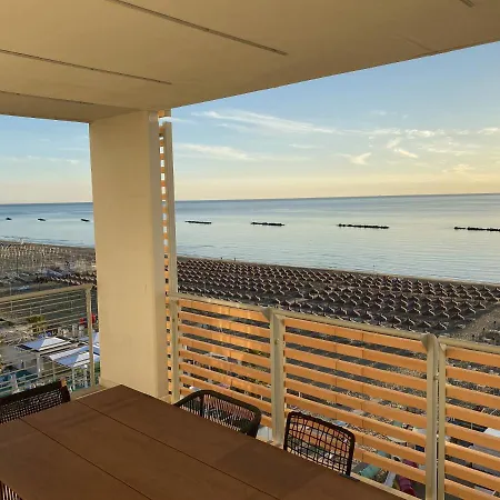 Апартаменты Con Terrazza Di 35 Mq Fronte Mare-wifi-barbecue