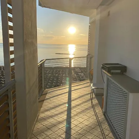 Apartamento Con Terrazza Di 35 Mq Fronte Mare-wifi-barbecue Roseto Degli Abruzzi