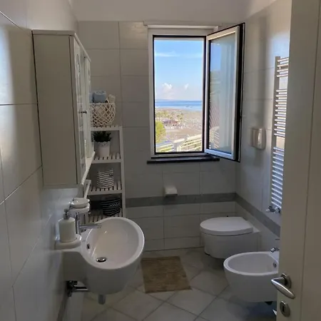 Con Terrazza Di 35 Mq Fronte Mare-wifi-barbecue *